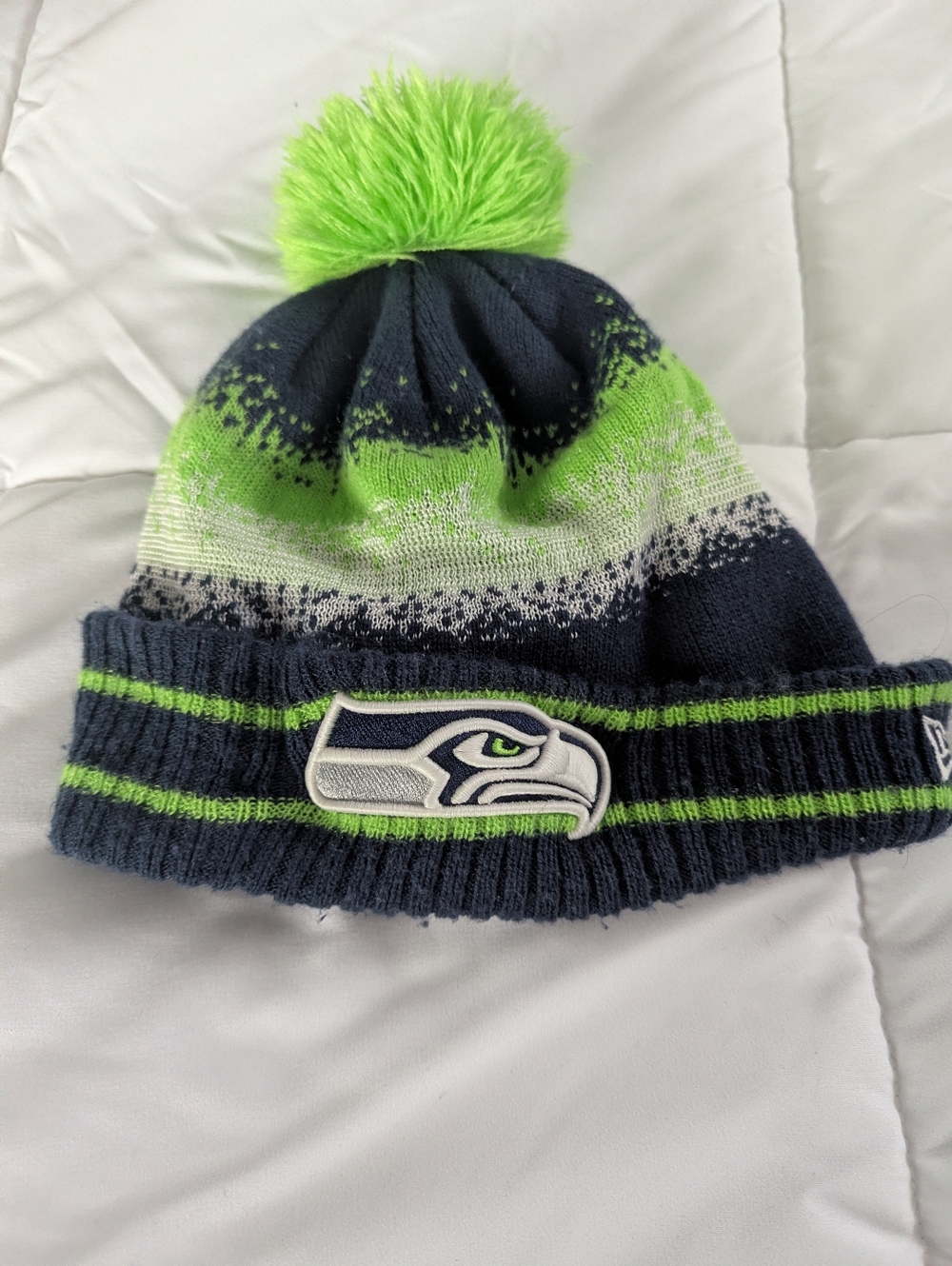 New Era Seattle Seahawks Pom Beanie - Navy & Neon Green